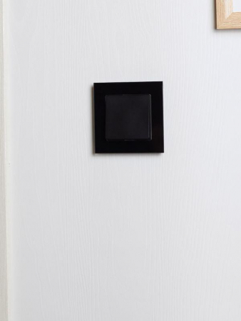 Рамка 1-м BRITE РУ-1-2-БрЧ стекло черн. IEK BR-M12-G-K02