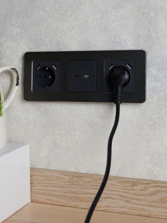 Розетка BRITE USB A+C 18Вт РЮ11-1-БрГ механизм графит IEK BR-U22-018-K53